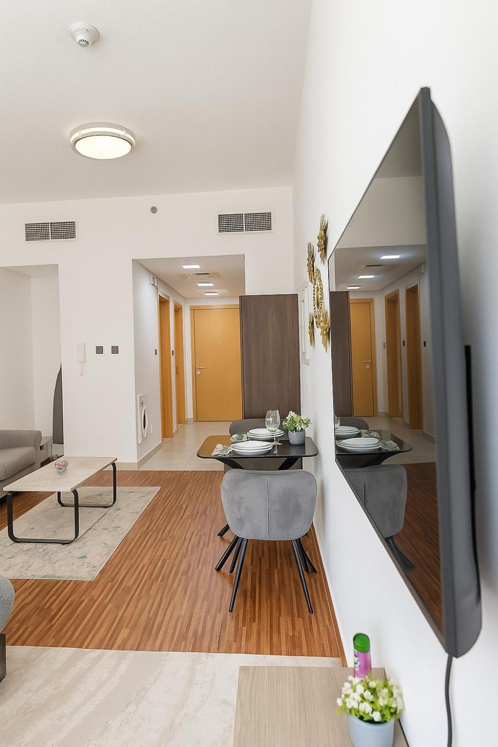 Apartment Cozy In Jumeirah Village Circle, Dubai.